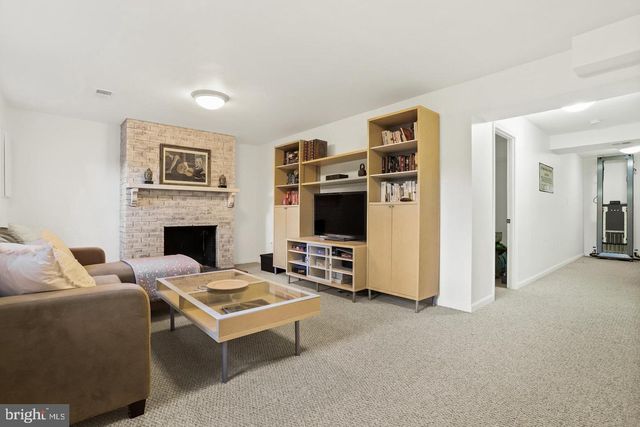 16 S ABINGDON ST, Arlington, VA 22204