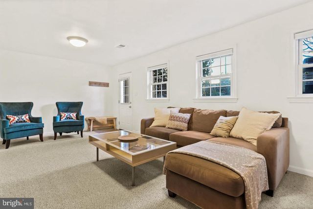 16 S ABINGDON ST, Arlington, VA 22204