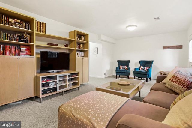 16 S ABINGDON ST, Arlington, VA 22204