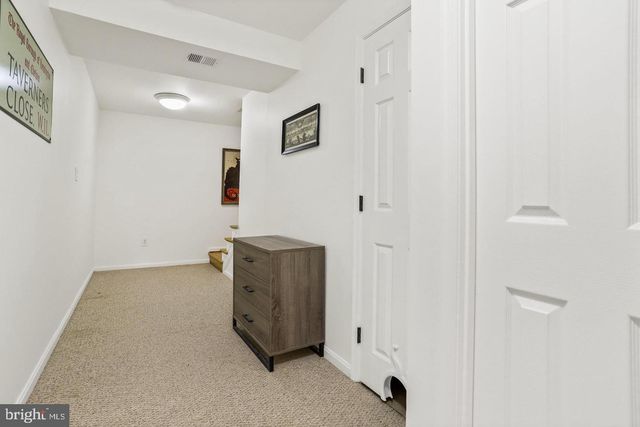 16 S ABINGDON ST, Arlington, VA 22204