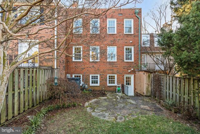 16 S ABINGDON ST, Arlington, VA 22204