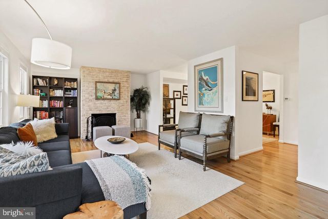 16 S ABINGDON ST, Arlington, VA 22204