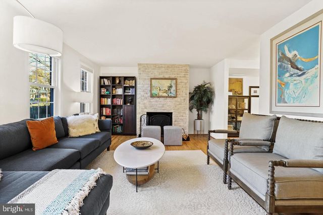 16 S ABINGDON ST, Arlington, VA 22204