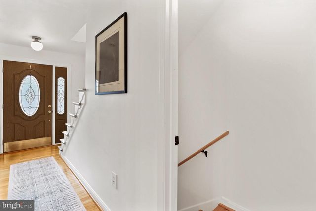16 S ABINGDON ST, Arlington, VA 22204