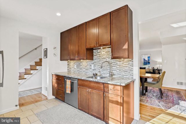 16 S ABINGDON ST, Arlington, VA 22204