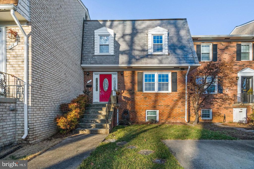 16 S ABINGDON ST, Arlington, VA 22204