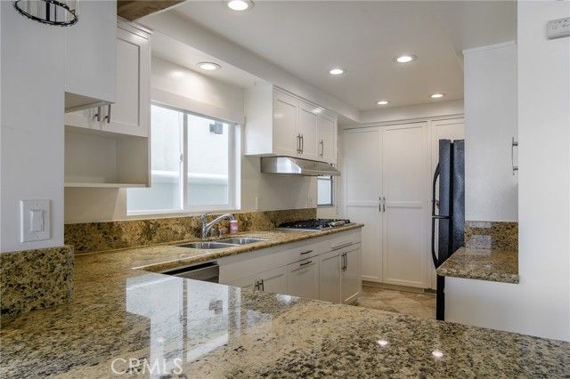 302 S Bay Front, Newport Beach, CA 92662