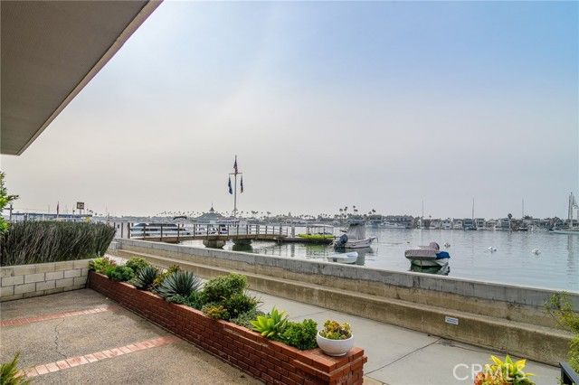 302 S Bay Front, Newport Beach, CA 92662