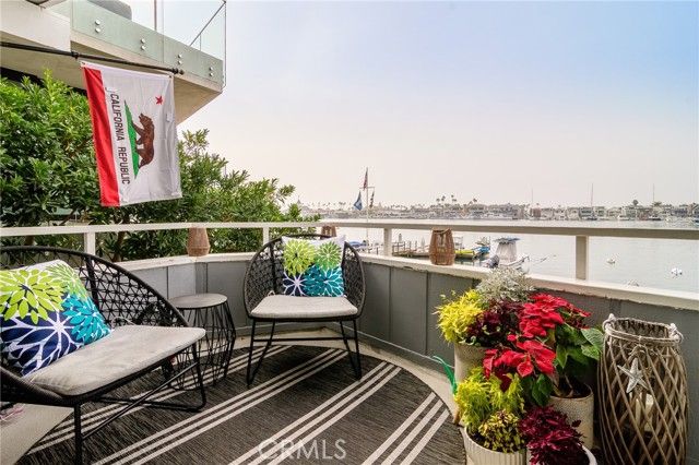 302 S Bay Front, Newport Beach, CA 92662