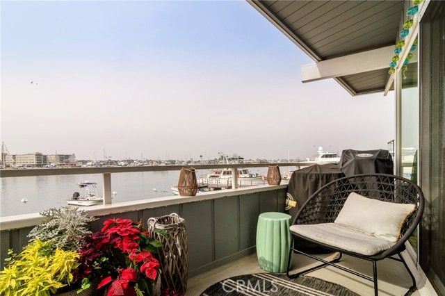 302 S Bay Front, Newport Beach, CA 92662