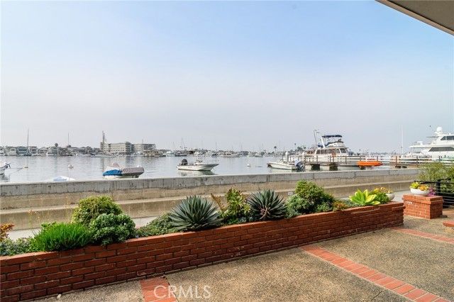 302 S Bay Front, Newport Beach, CA 92662