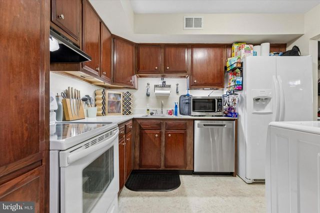 6 PENNINGTON LN, Quakertown, PA 18951