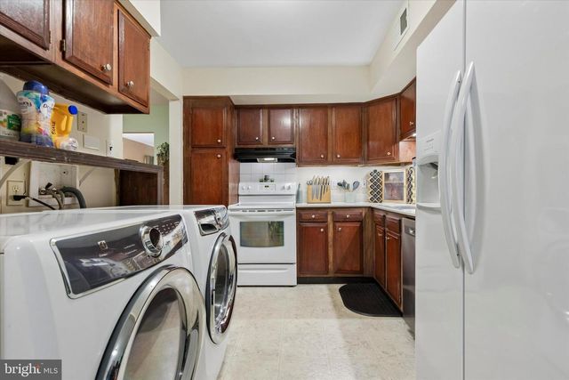 6 PENNINGTON LN, Quakertown, PA 18951