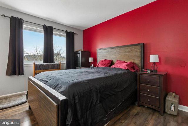 6 PENNINGTON LN, Quakertown, PA 18951