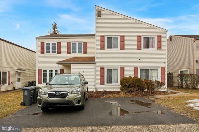 6 PENNINGTON LN, Quakertown, PA 18951