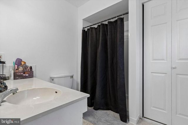 6 PENNINGTON LN, Quakertown, PA 18951