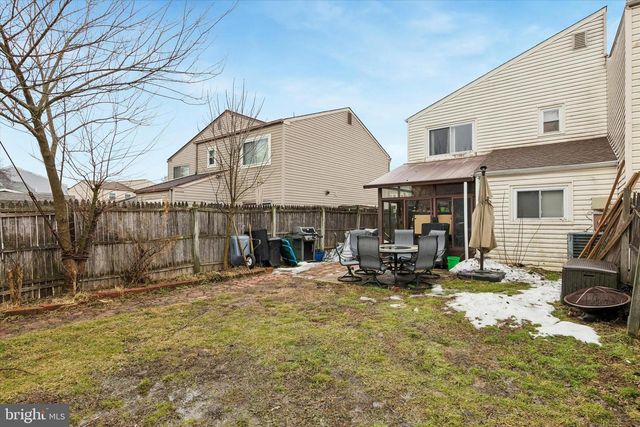 6 PENNINGTON LN, Quakertown, PA 18951