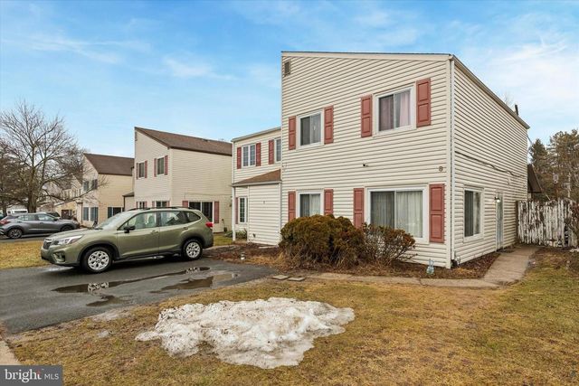 6 PENNINGTON LN, Quakertown, PA 18951