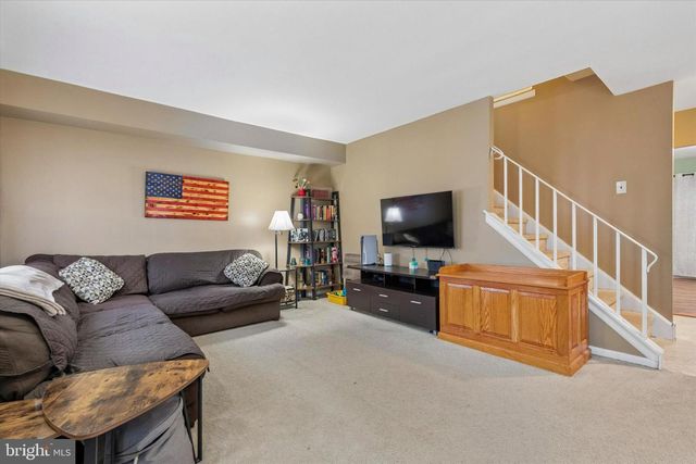 6 PENNINGTON LN, Quakertown, PA 18951