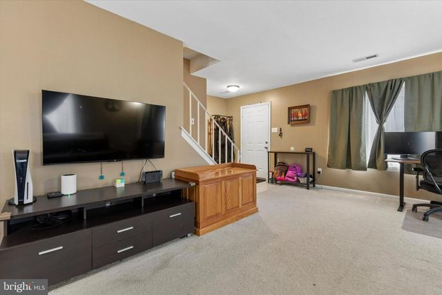 6 PENNINGTON LN, Quakertown, PA 18951