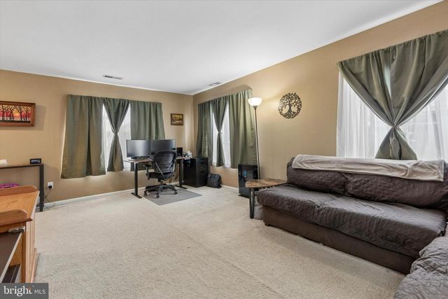 6 PENNINGTON LN, Quakertown, PA 18951