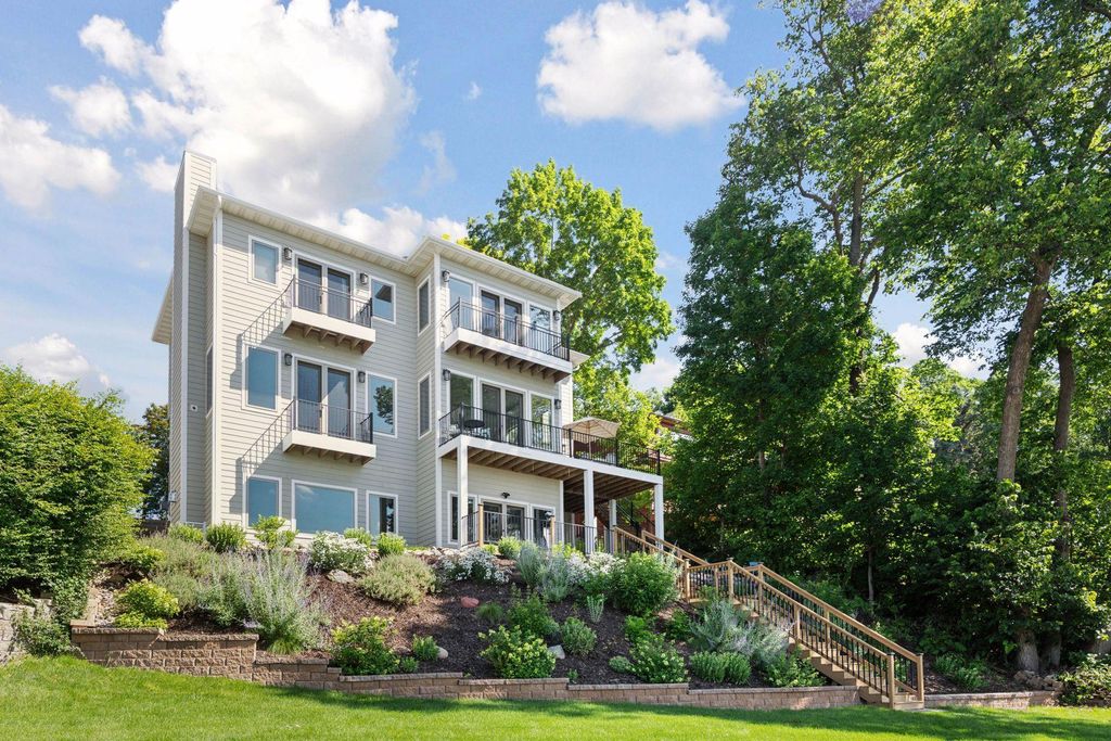 6001 Ridgewood Road, Mound, MN 55364