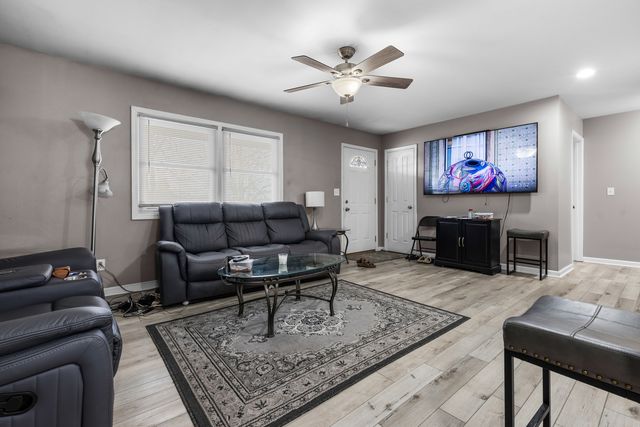 3009 Pleasant View Avenue, Rockford, IL 61108