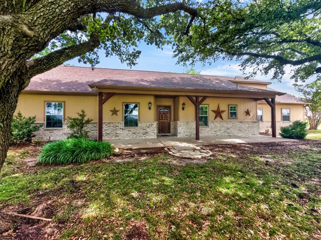 1255 Vineyard Road, Gunter, TX 75058