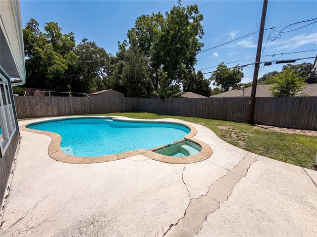 910 Luella Avenue, Deer Park, TX 77536