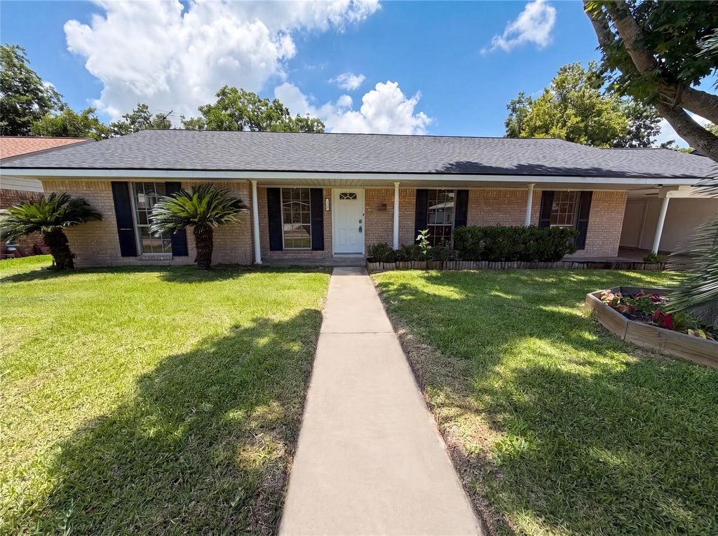 910 Luella Avenue, Deer Park, TX 77536