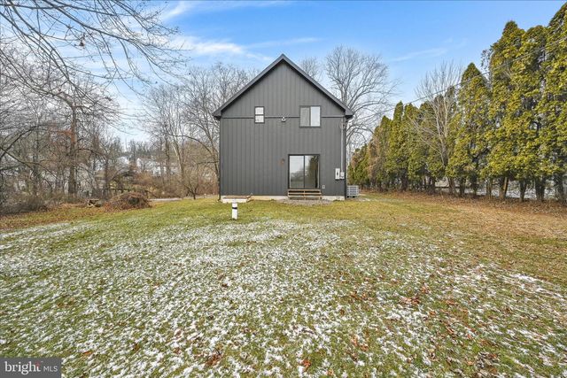 711 GROVE AVE, Mohnton, PA 19540