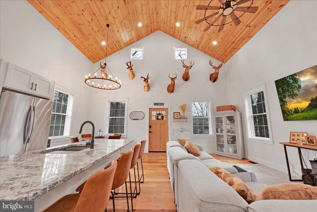 711 GROVE AVE, Mohnton, PA 19540