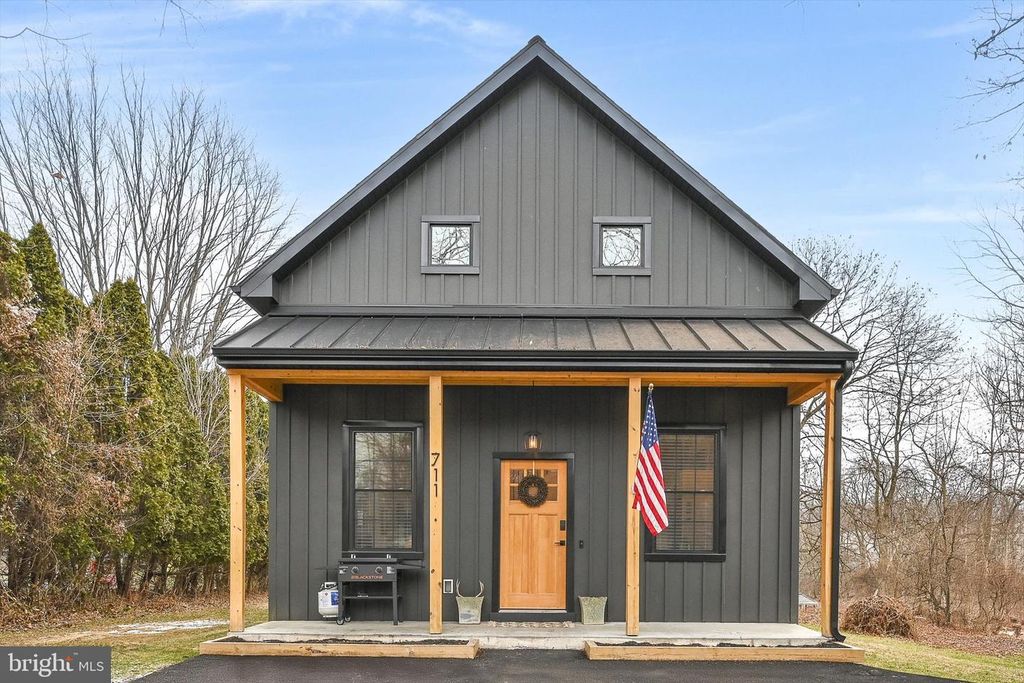 711 GROVE AVE, Mohnton, PA 19540