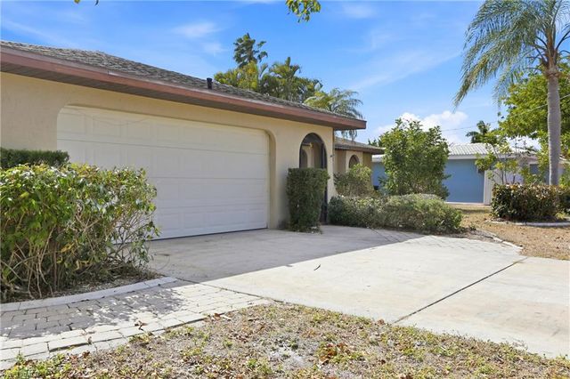 2216 SE 15th TER, Cape Coral, FL 33990