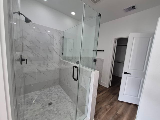 6 Gentle Branch Place, Tomball, TX 77375