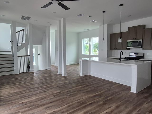 6 Gentle Branch Place, Tomball, TX 77375