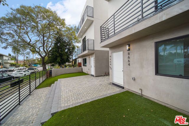 8664 Cadillac Avenue, Los Angeles, CA 90034