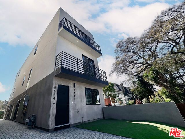8664 Cadillac Avenue, Los Angeles, CA 90034
