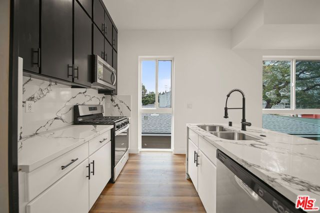 8664 Cadillac Avenue, Los Angeles, CA 90034