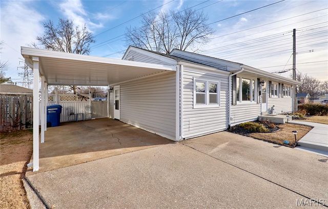 525 Mullanphy Road, Florissant, MO 63031