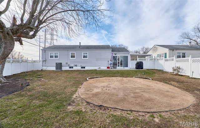 525 Mullanphy Road, Florissant, MO 63031