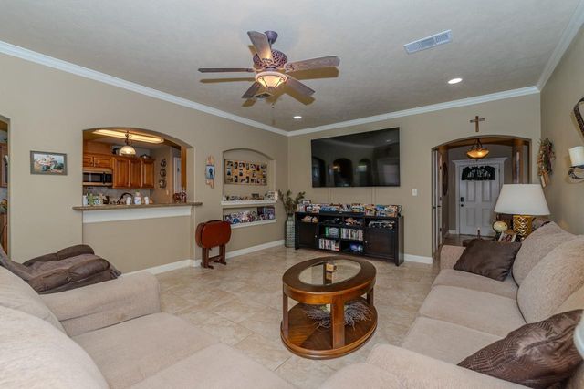 5720 Sunbird Lane, Beaumont, TX 77708