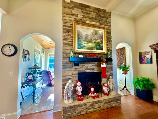 402 Meadowcroft Lane, Simpsonville, SC 29681