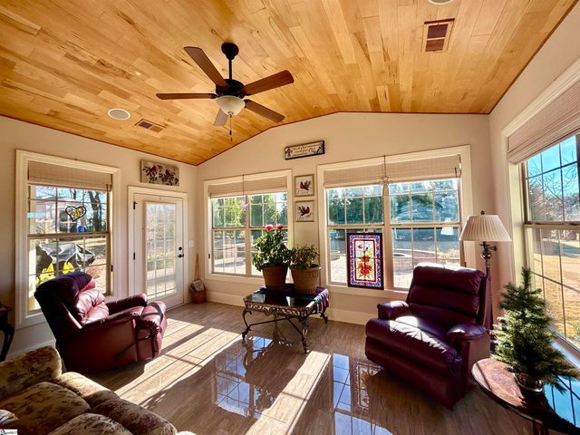 402 Meadowcroft Lane, Simpsonville, SC 29681