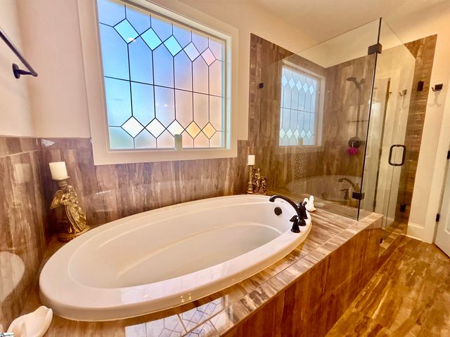 402 Meadowcroft Lane, Simpsonville, SC 29681