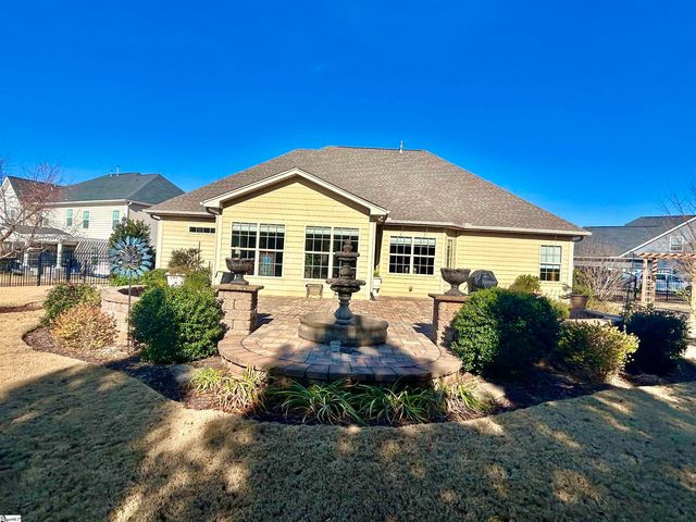 402 Meadowcroft Lane, Simpsonville, SC 29681