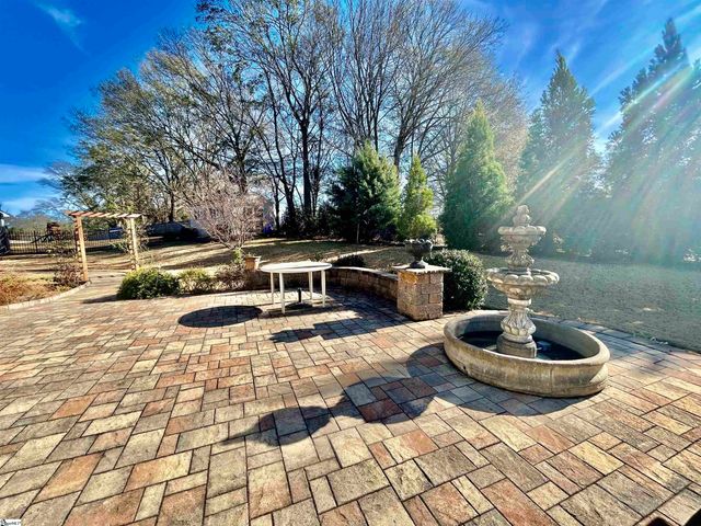 402 Meadowcroft Lane, Simpsonville, SC 29681