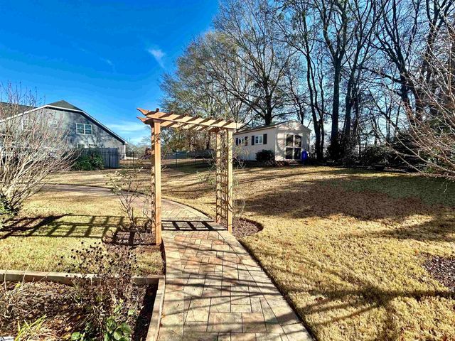 402 Meadowcroft Lane, Simpsonville, SC 29681