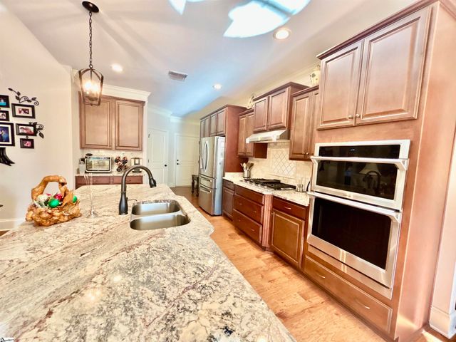 402 Meadowcroft Lane, Simpsonville, SC 29681