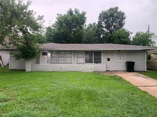 5822 Glenhurst Drive, Houston, TX 77033